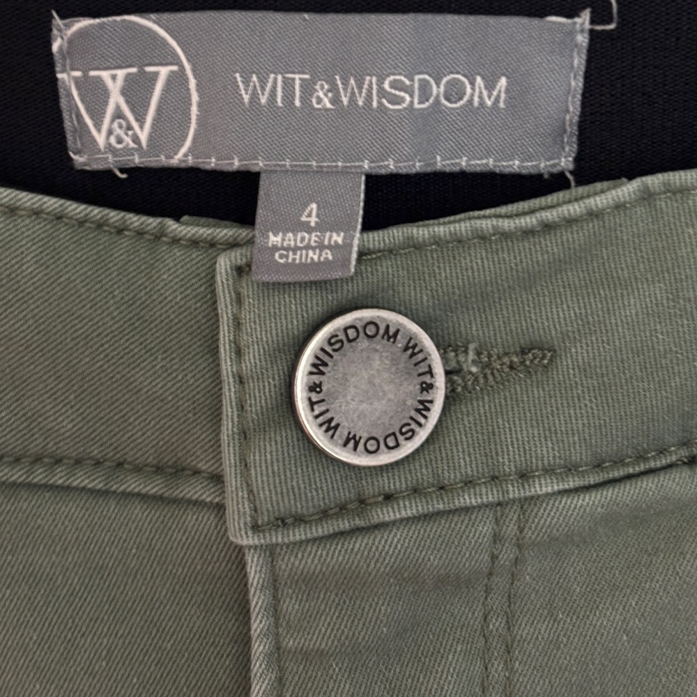Wit & Wisdom Stretch Green Bermuda Shorts, 8.5” Inseam, Size 4 Jean Shorts - Picture 3 of 6